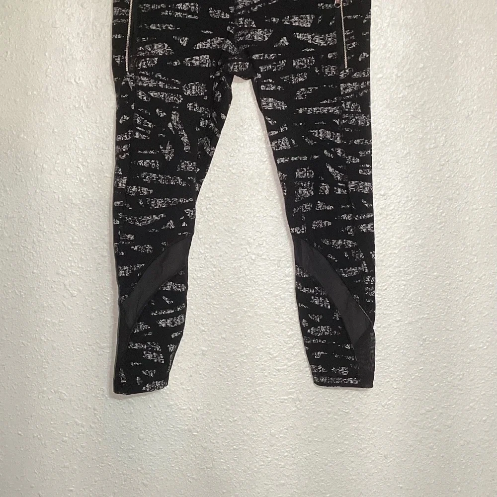 lululemon inspire animal swirl embossed leggings size 10